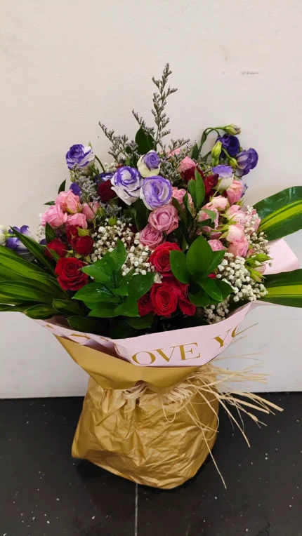 Fresh flower bouquet mix Wisiyathys and baby rose and capsica colour